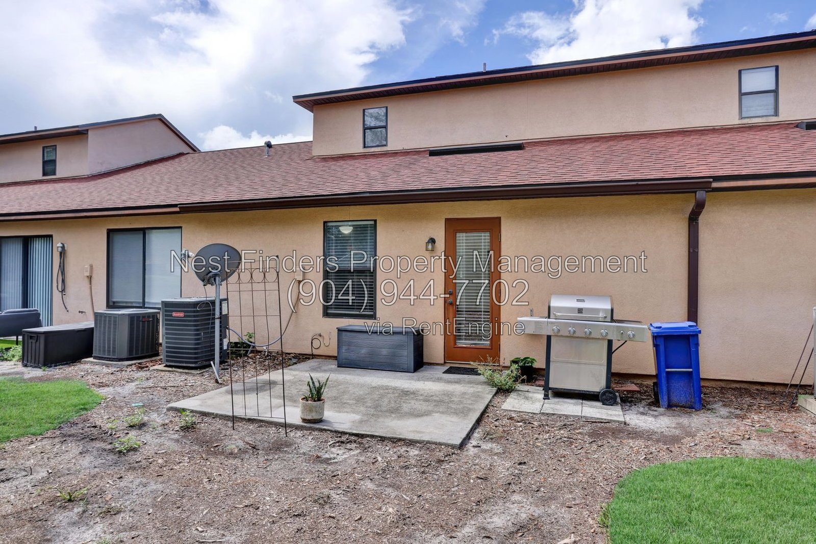 Beautiful townhome with laminate wood throughout! property image