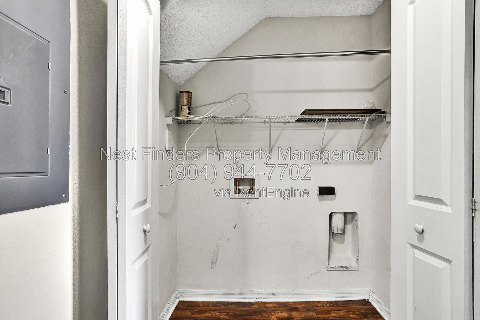 Beautiful townhome with laminate wood throughout! property image
