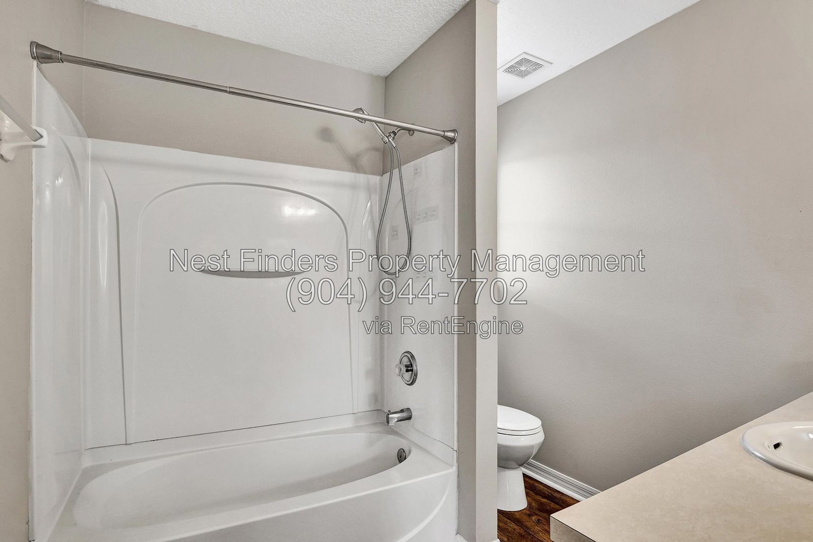 Beautiful townhome with laminate wood throughout! property image