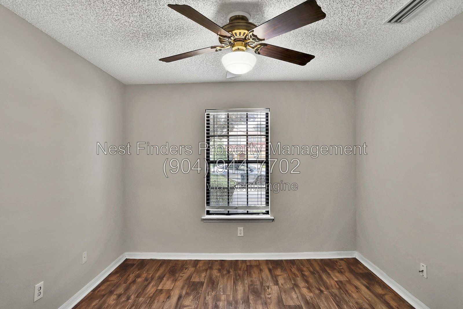 Beautiful townhome with laminate wood throughout! property image