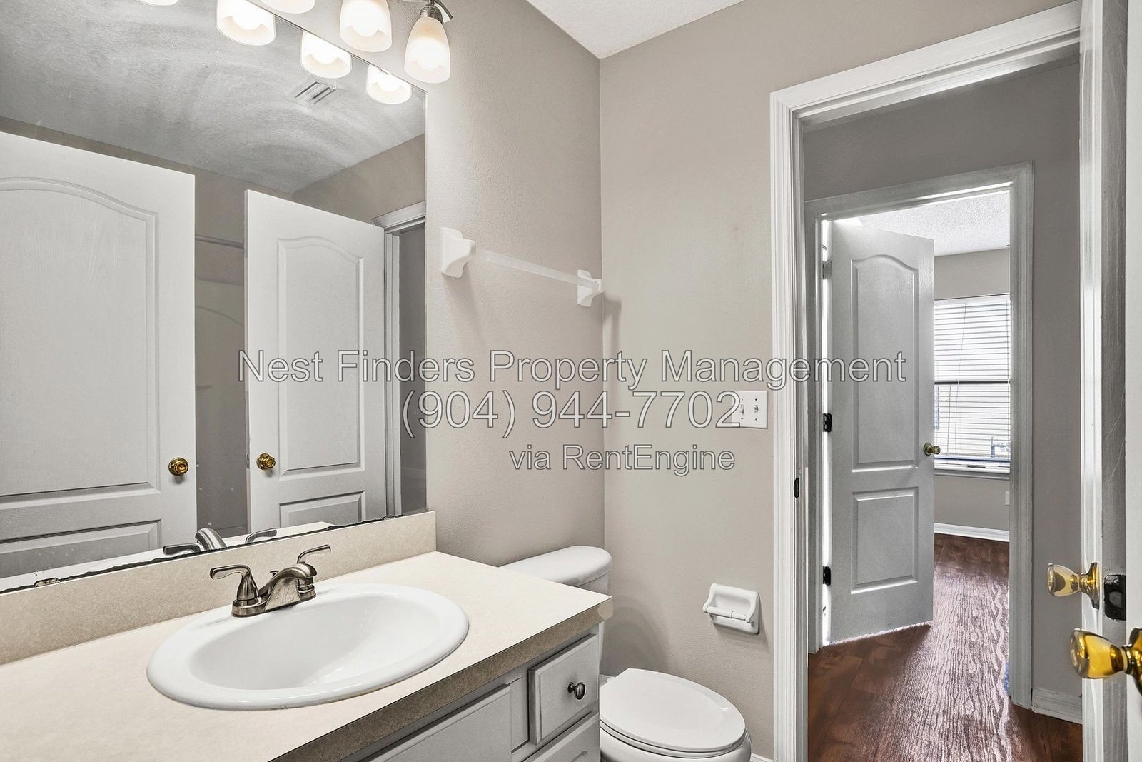 Beautiful townhome with laminate wood throughout! property image