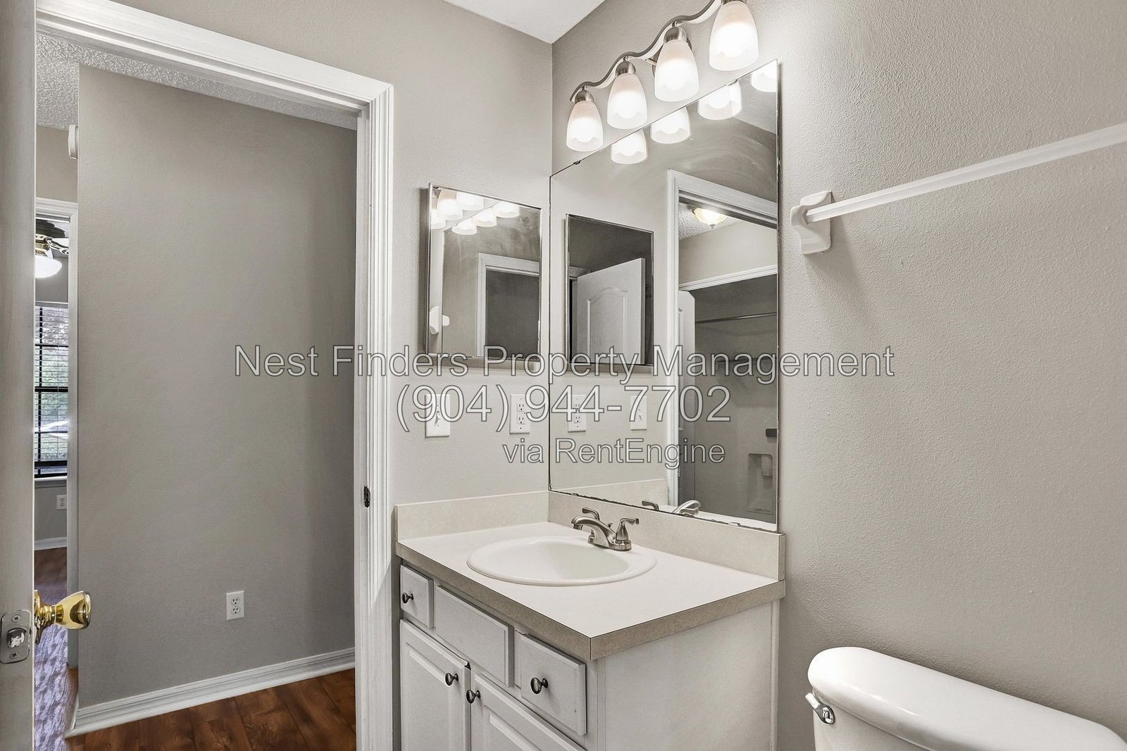 Beautiful townhome with laminate wood throughout! property image