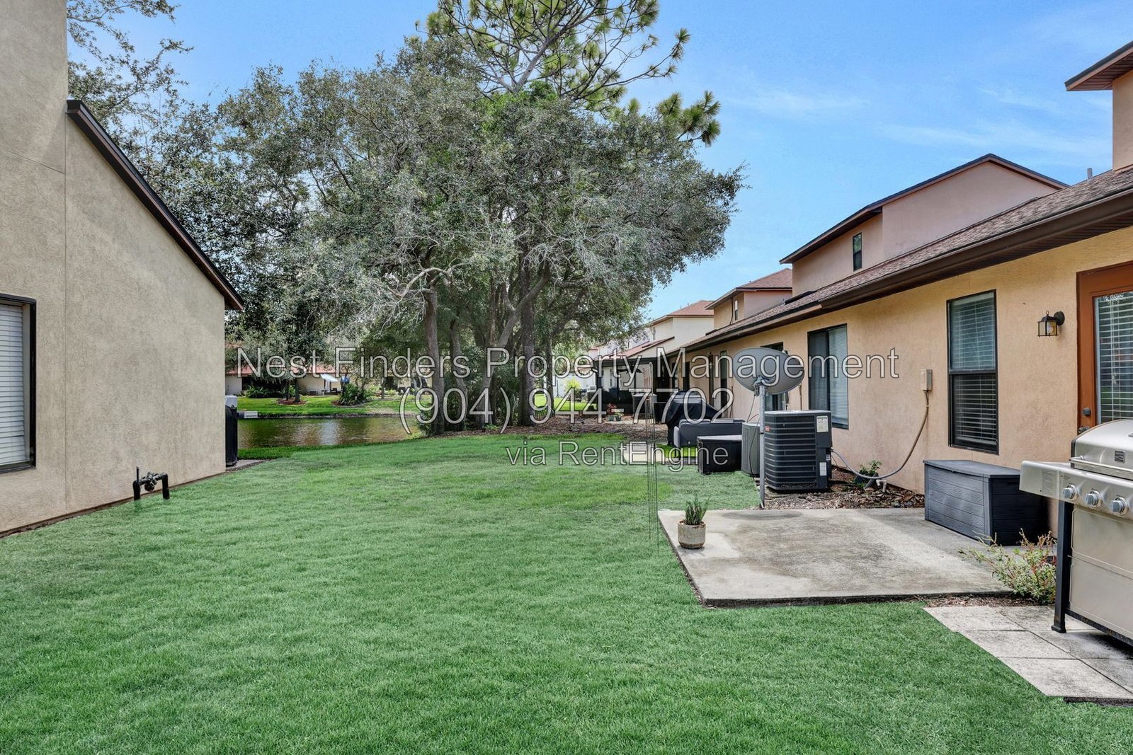 Beautiful townhome with laminate wood throughout! property image