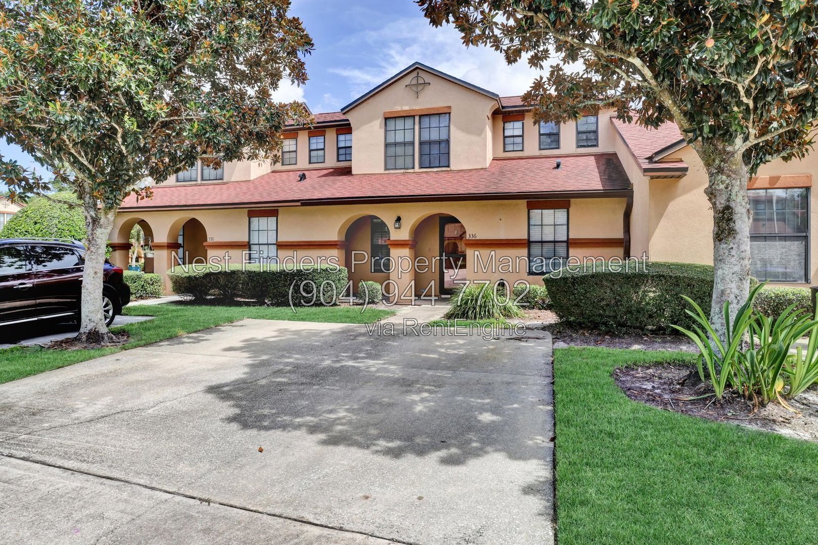 Beautiful townhome with laminate wood throughout! property image