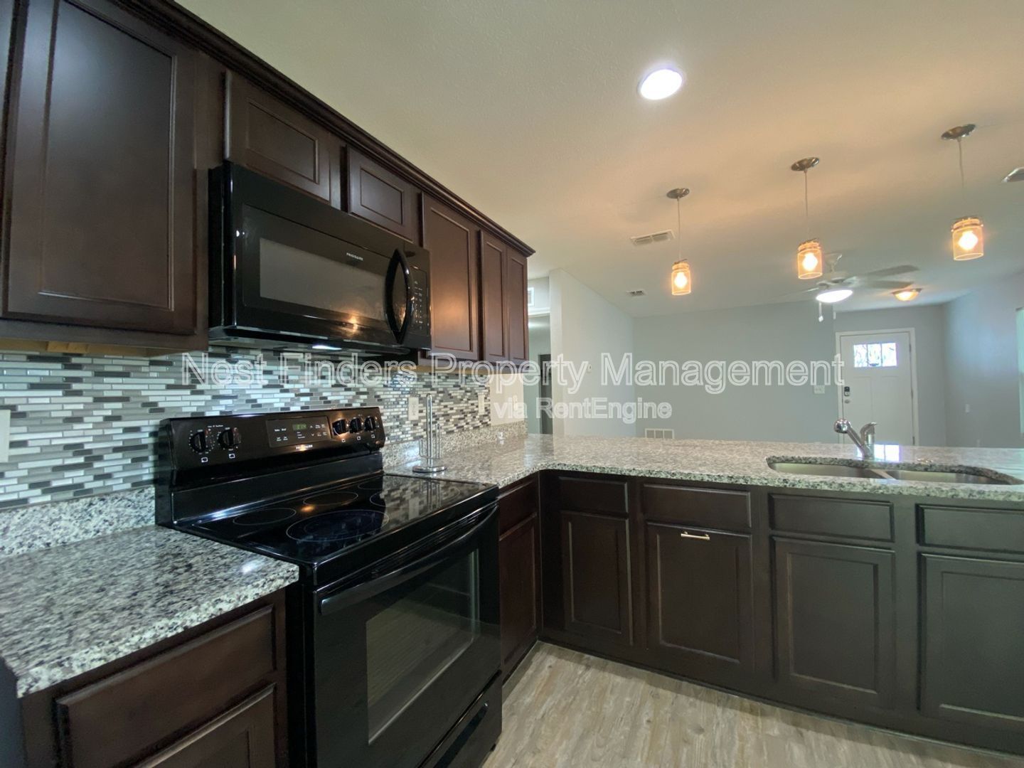 Beautiful  like new 3 bed, 2  bathroom home! property image