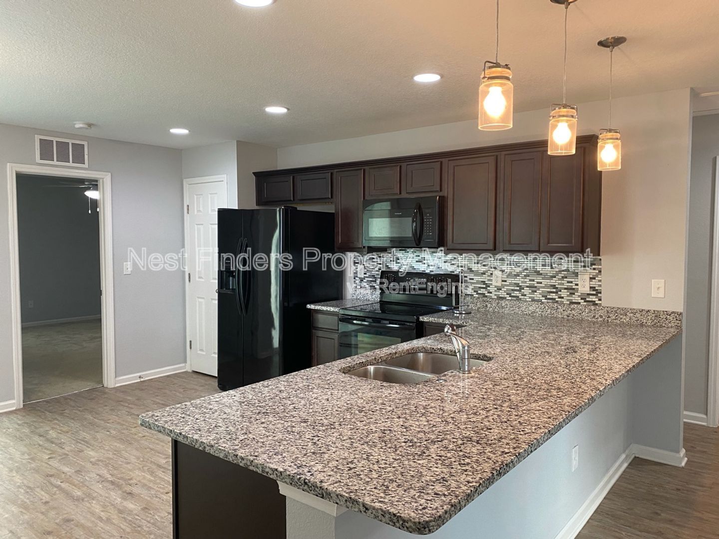 Beautiful  like new 3 bed, 2  bathroom home! property image