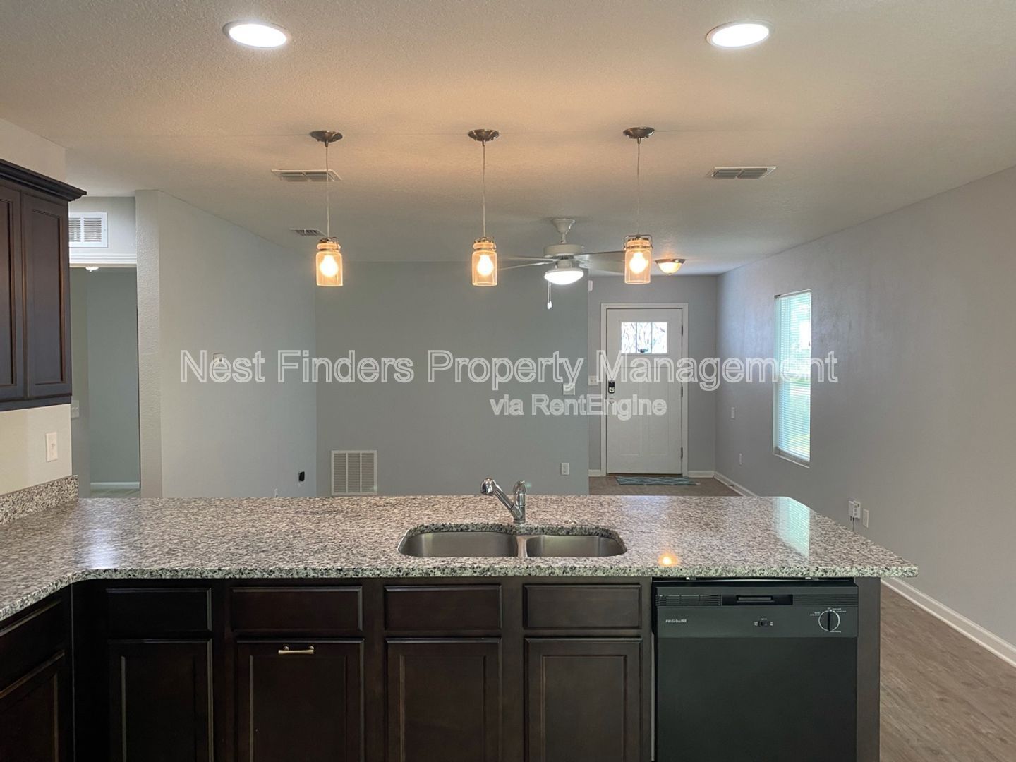 Beautiful  like new 3 bed, 2  bathroom home! property image