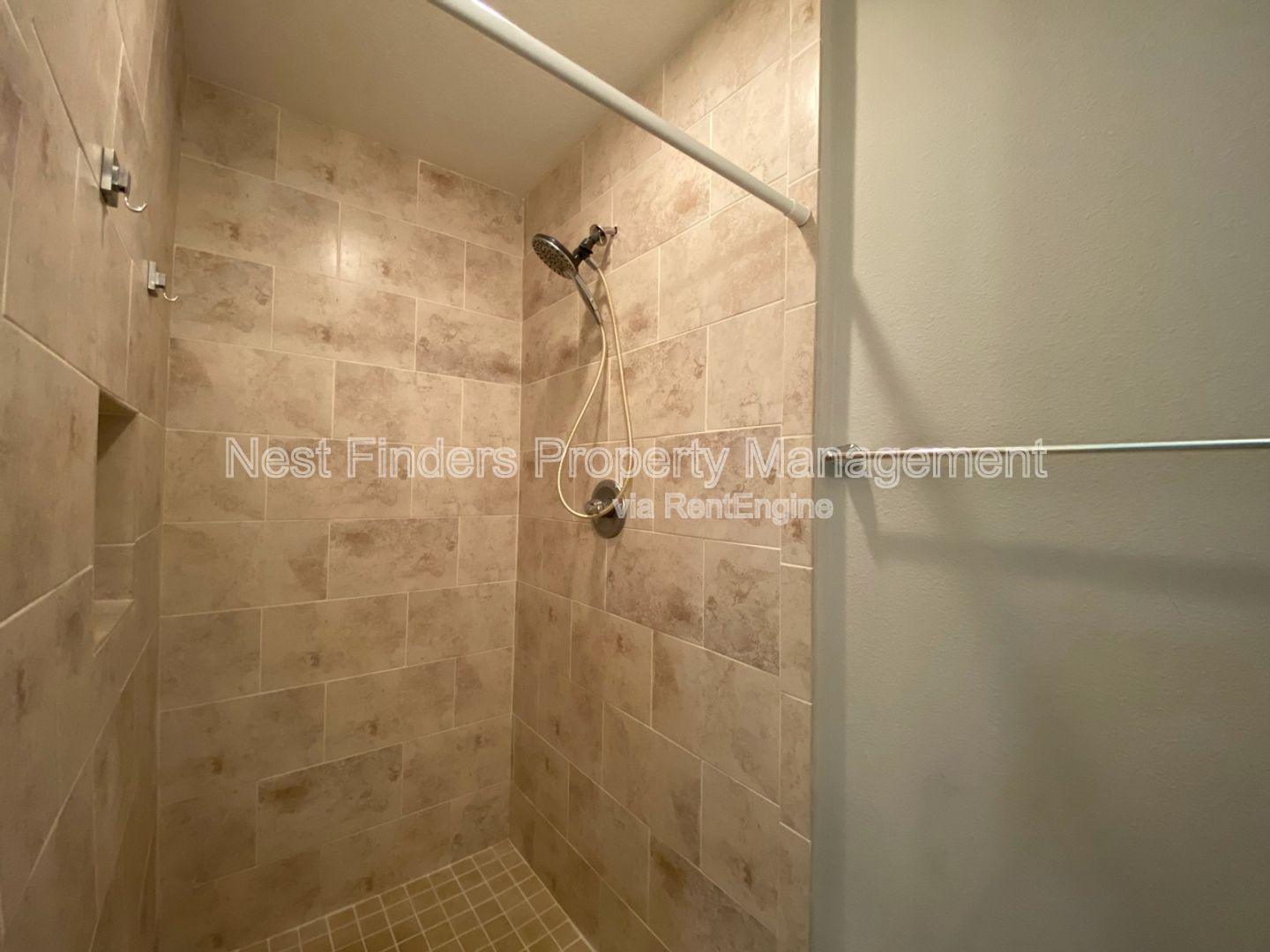 Beautiful  like new 3 bed, 2  bathroom home! property image