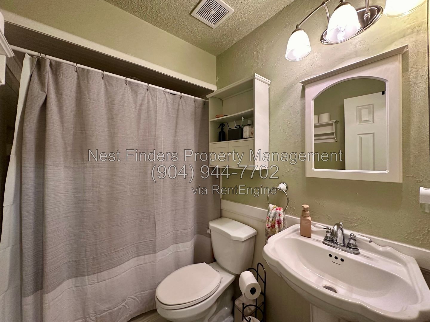 Charming, 3 bedroom / 2 bathroom home located on Spring fed lake with a dock! property image