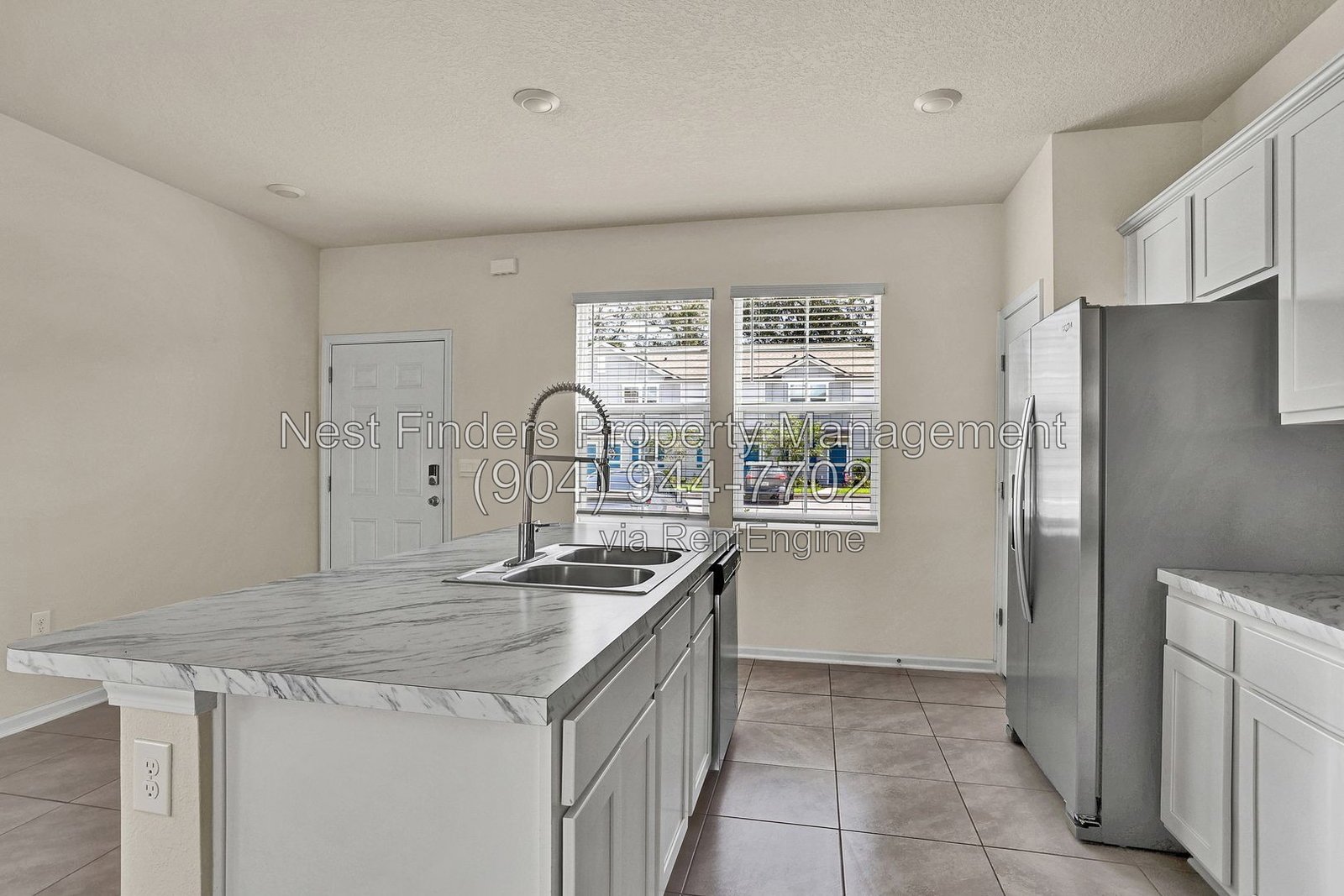 Nice townhome for rent in Rivergate! property image