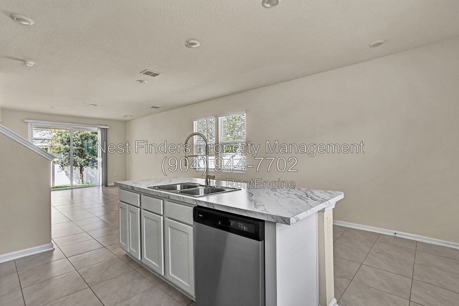 Nice townhome for rent in Rivergate! property image