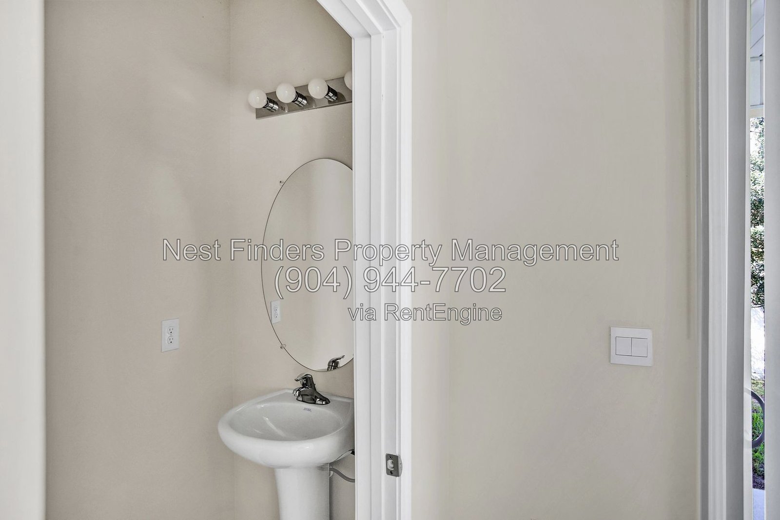 Nice townhome for rent in Rivergate! property image